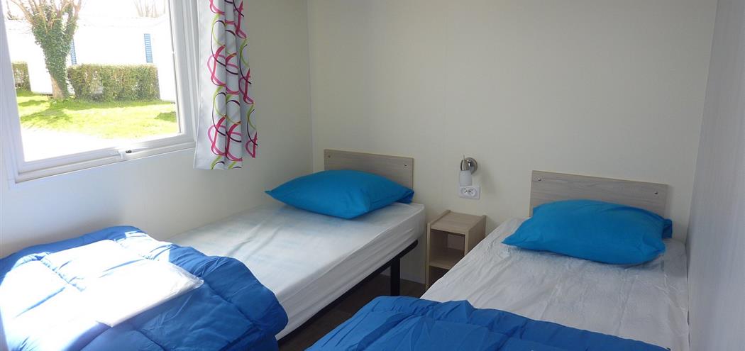 2ème chambre avec 2 lits simples du mobilhome corail à Fouesnant 
