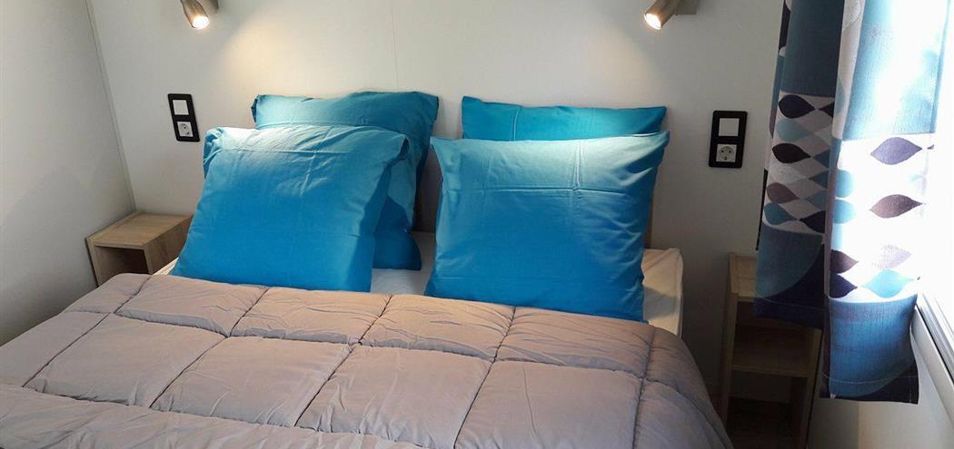 lit pour 2 personnes dans le mobil-home familial de 30m² à Fouesnant 